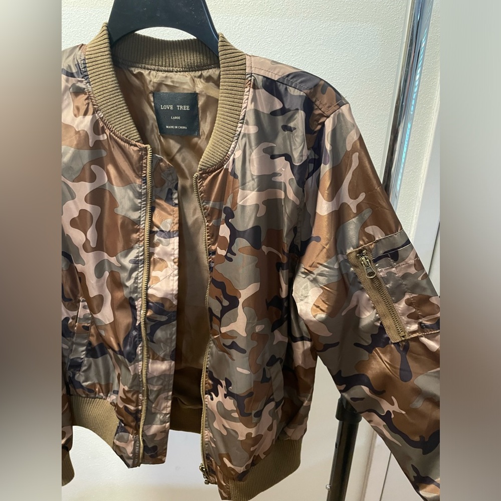 Lightweight Bomber Jacket- Army Print. Size Large - image 2